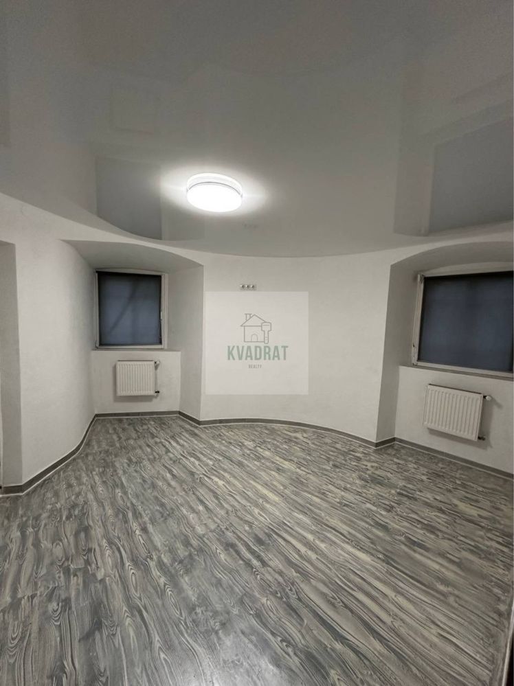Продам 2-кімнатну квартиру у самому центрі старого міста