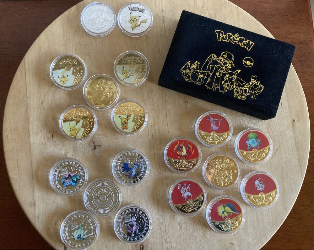 Caixa estojo veludo moedas pokemon + carta metalica