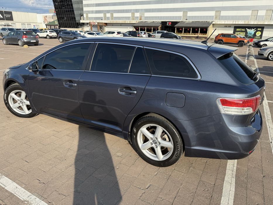 Продам  Toyota Avensis 2009