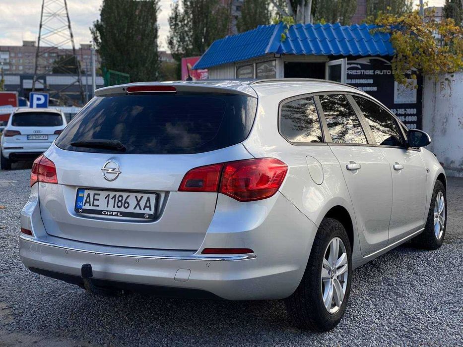 Продам Opel Astra 2015 1.6 Дизель , обслужена.