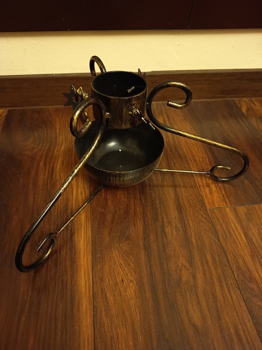 Metalowy stojak na choinkę