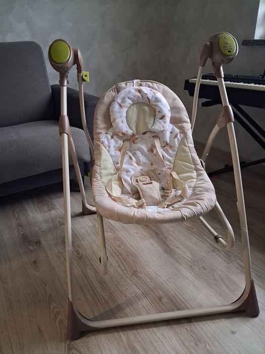 Гойдалка та стільчик для годування