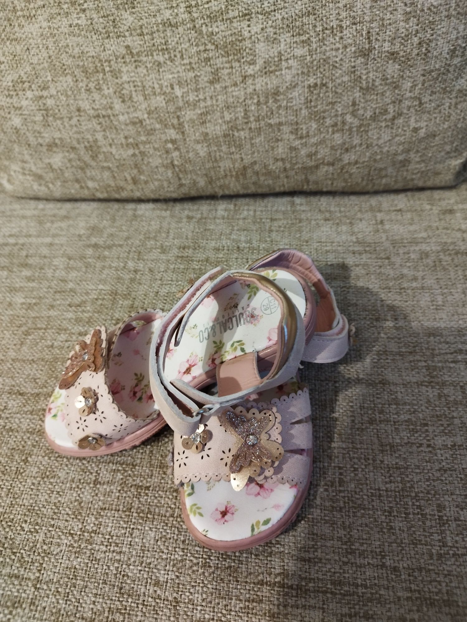 Sandałki dziewczęce rozmiar 29, firma Primark