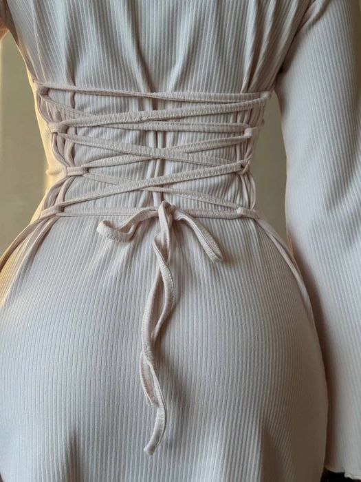 Сукня жіноча міді із шнурівкою на спині жіноча в рубчик