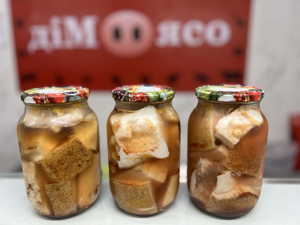 Сало в банці, солоне сало, сало в маринаді, смалець, тушонка, намазка,
