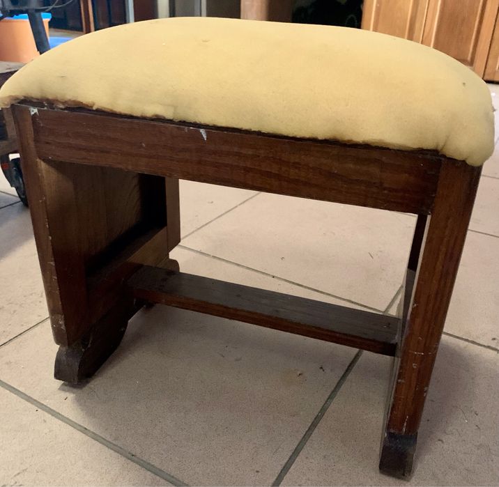 Pousa pes/ banqueta para estofar