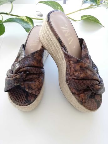 Sandálias padrão animal Zara