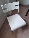 Conjunto de 4 cadeiras brancas de plástico e metal IKEA