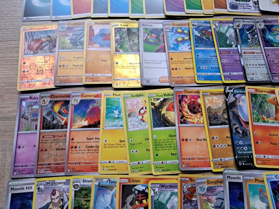 Sprzedam 62 karty Pokemon.