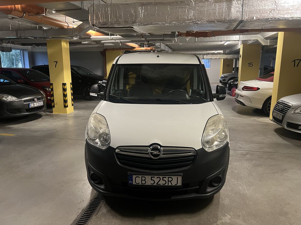Opel Combo Camper Van 2013 – Twój dom na kółkach