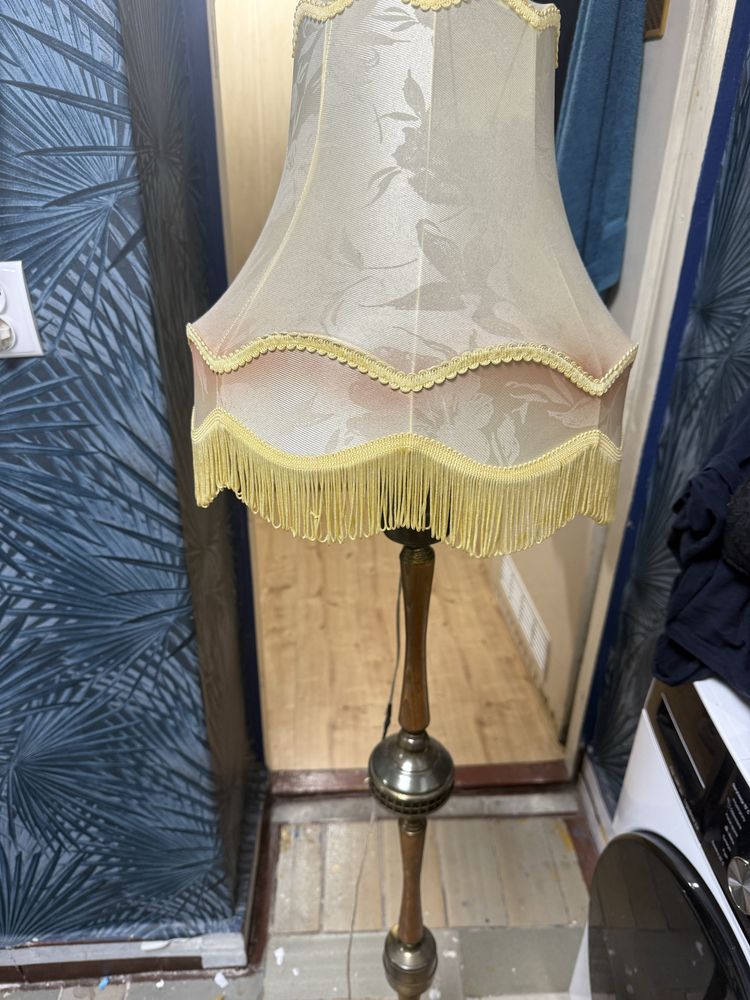 Lampa podlogowa