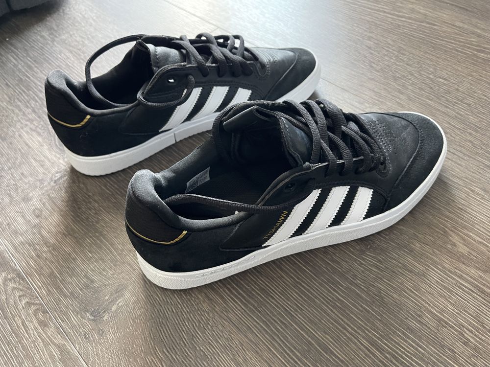 Ténis Adidas Homem - Tyshawn Low