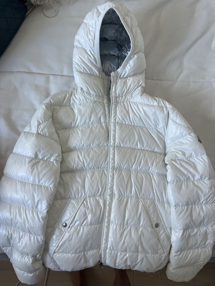 Casaco da Moncler Versátil e Multiuso Branco& Prata