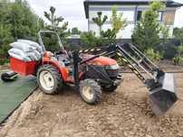 Traktor Yanmar AF17 z ładowaczem