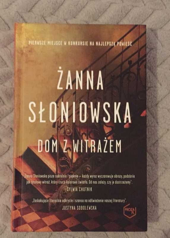 Powieść Dom z witrażem, Żanna Słoniowska, okładka twarda, stan bdb