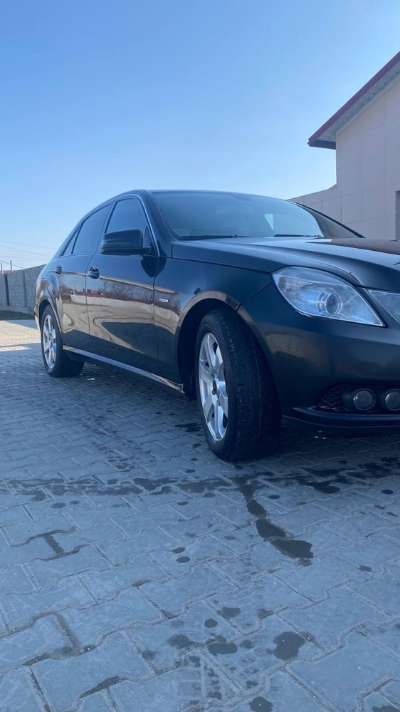 Mercedes-Benz 2011 e212 300 тис