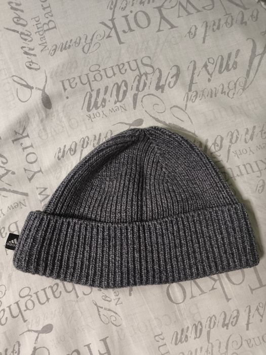 Продам оригінальну шапку від ADIDAS!