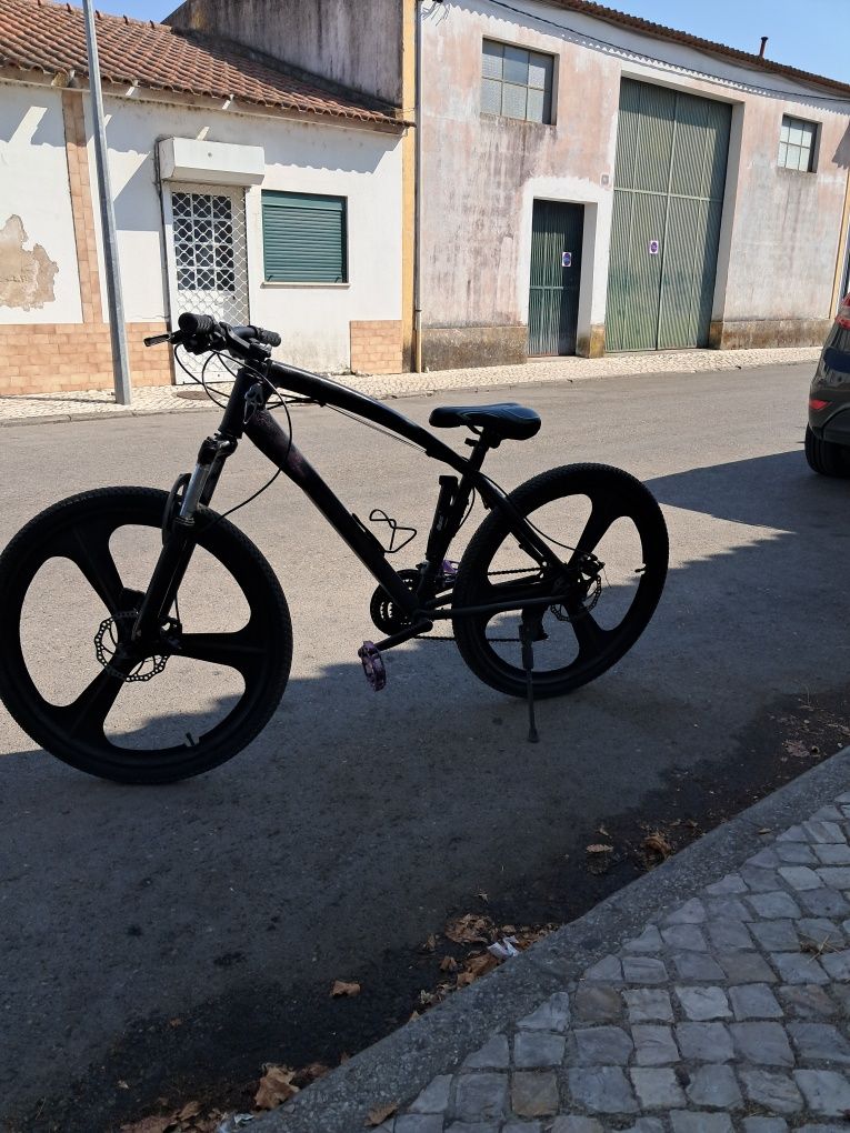 Bicicleta - usada