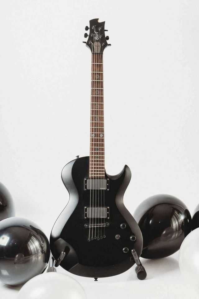 Guitarra Cort EVL Z4