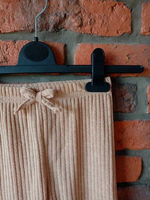 Luźne spodnie dziewczęce w prążki beżowe boho