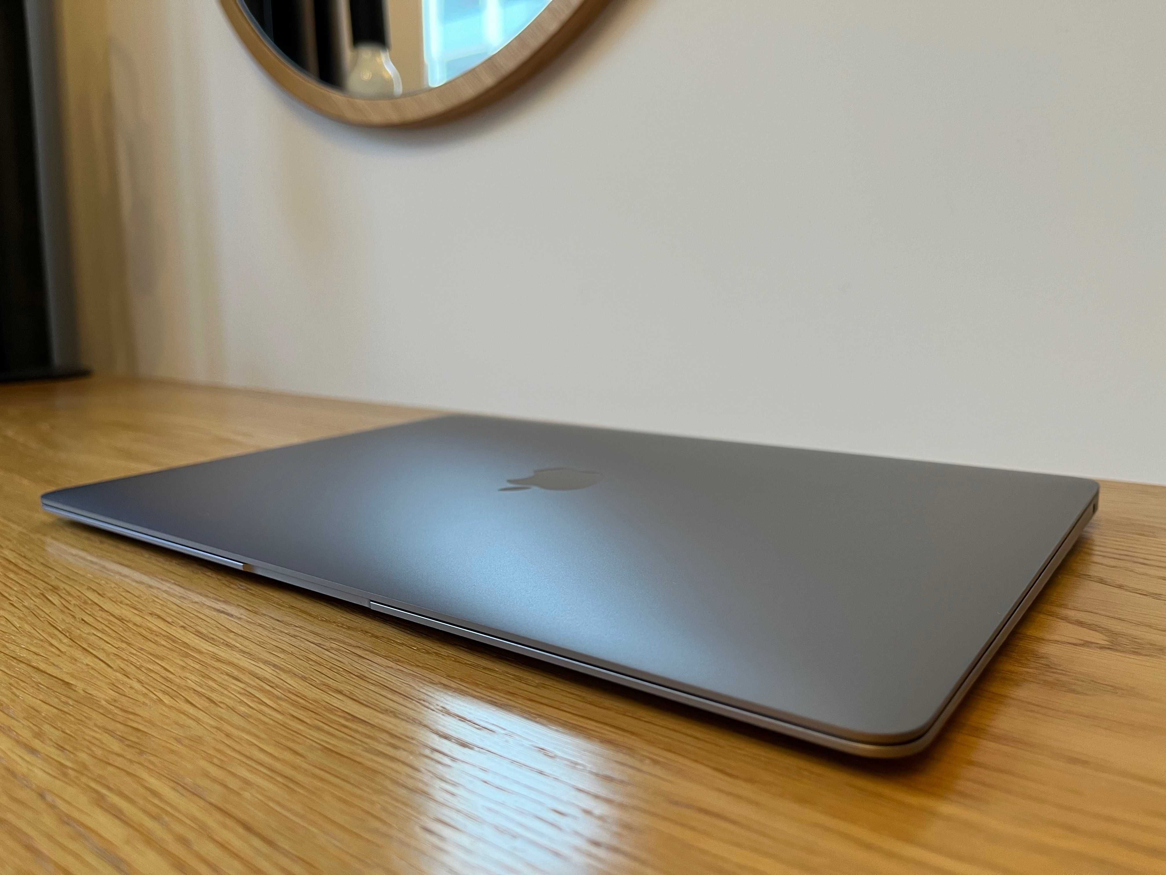 MacBook Air 13,3"  2018 - pełny zestaw - 1.6 GHz / 16GB / 256 GB