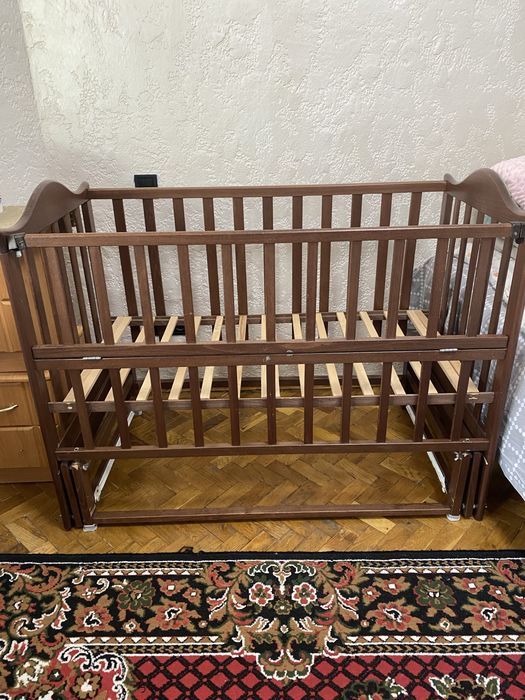 Дитяче ліжечко з матрасом та бортиками