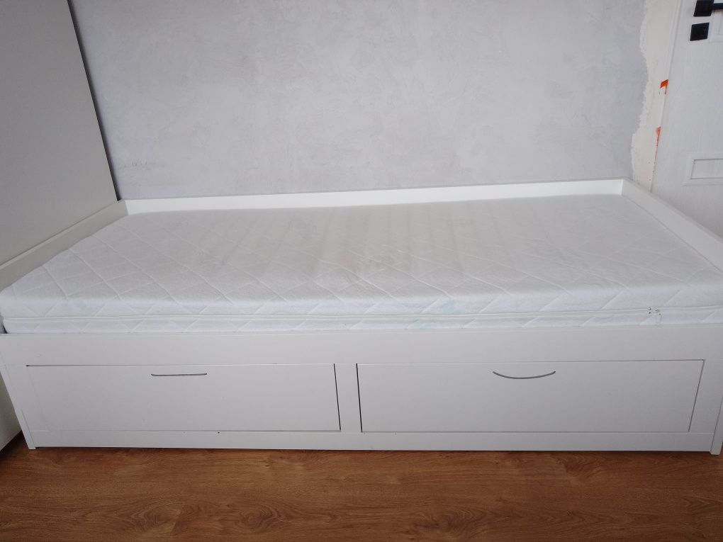 Łóżko IKEA           białe