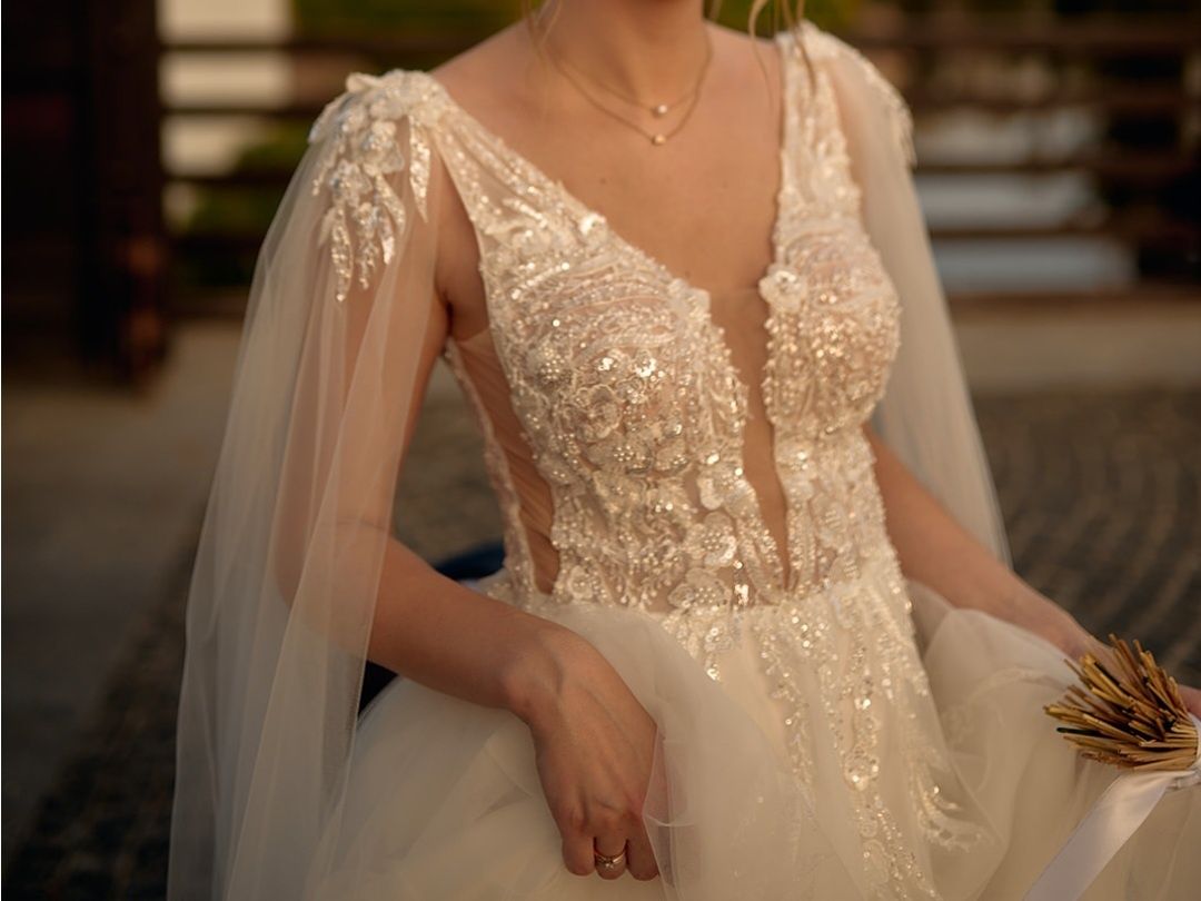 Платье свадебное с крылышками 2023
