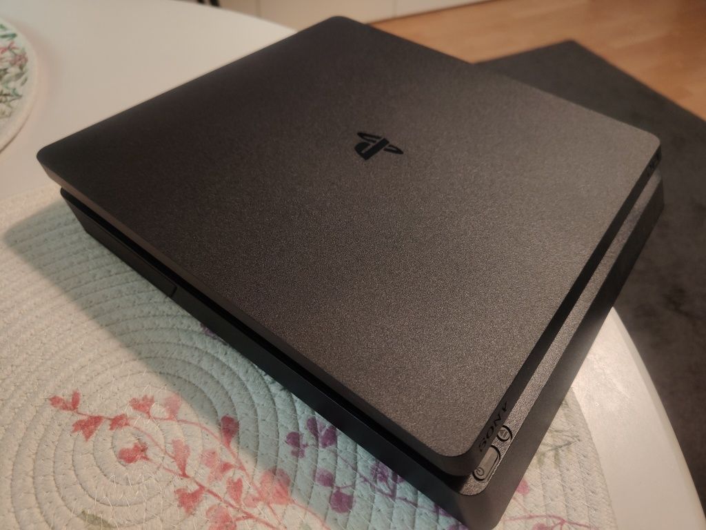 PlayStation PS4 slim jak nowa,idealna, cały zestaw, gry i słuchawki