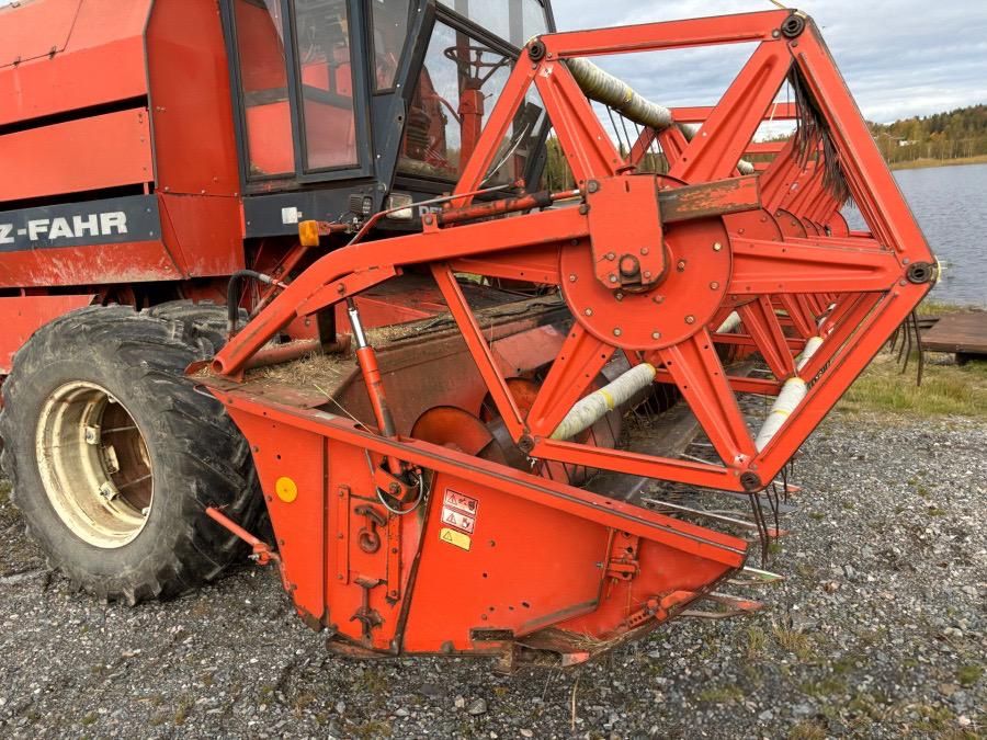 Sprzedam kombajn zbozowy Deutz-Fahr M1322 H