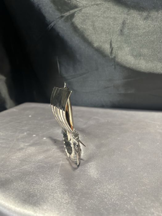 Metalowa łódź wikinga z korkociągiem – praktyczna i dekoracyjna