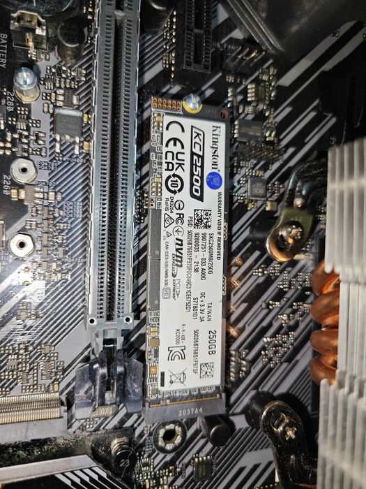 Ігровий комп'ютер без корпуса