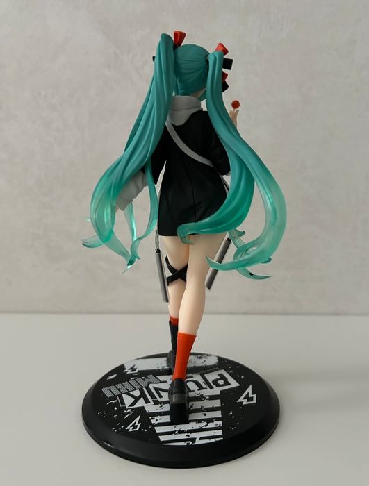 Hatsune Miku - Wonderland Figure Fashion Punk Version
