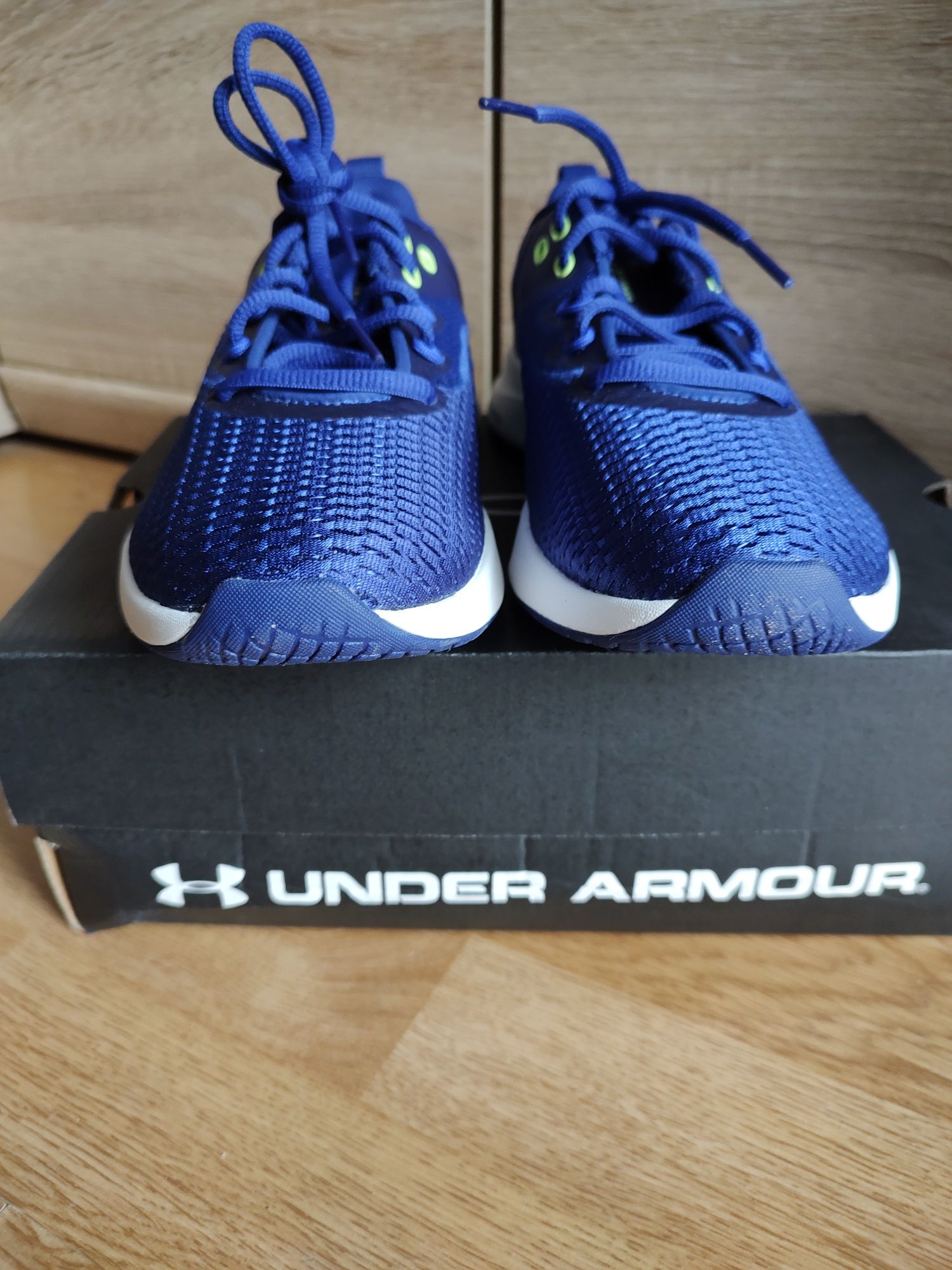 Buty sportowe damskie firmy Under Armour model  W Charged Breathe TR3