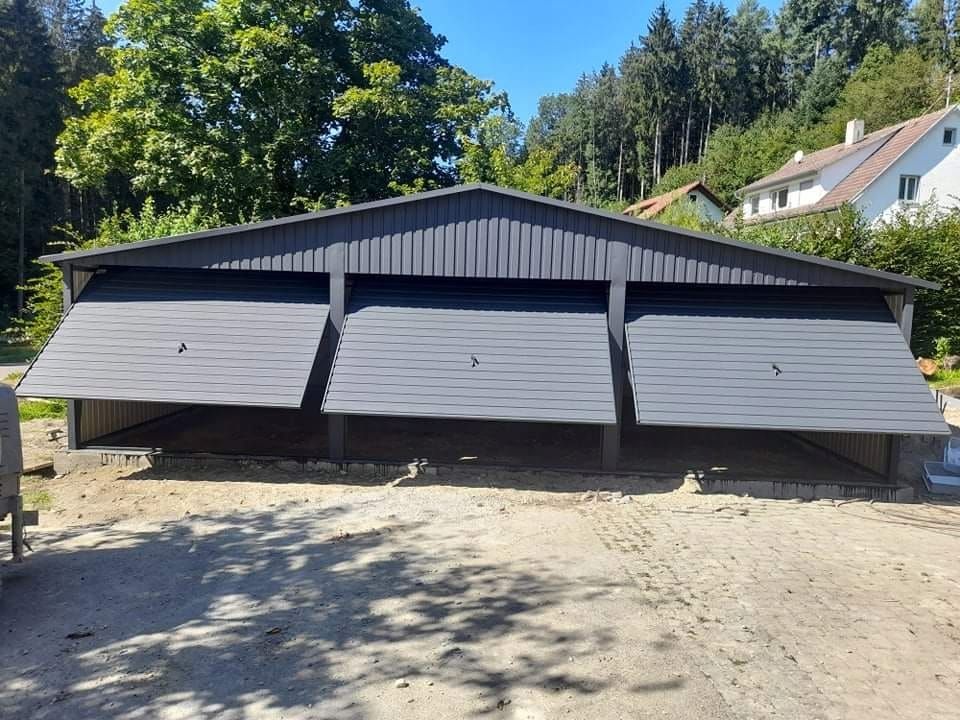 Garaż trzystanowiskowy 9x5 m grafit - Dach dwuspadowy, Brama uchylna