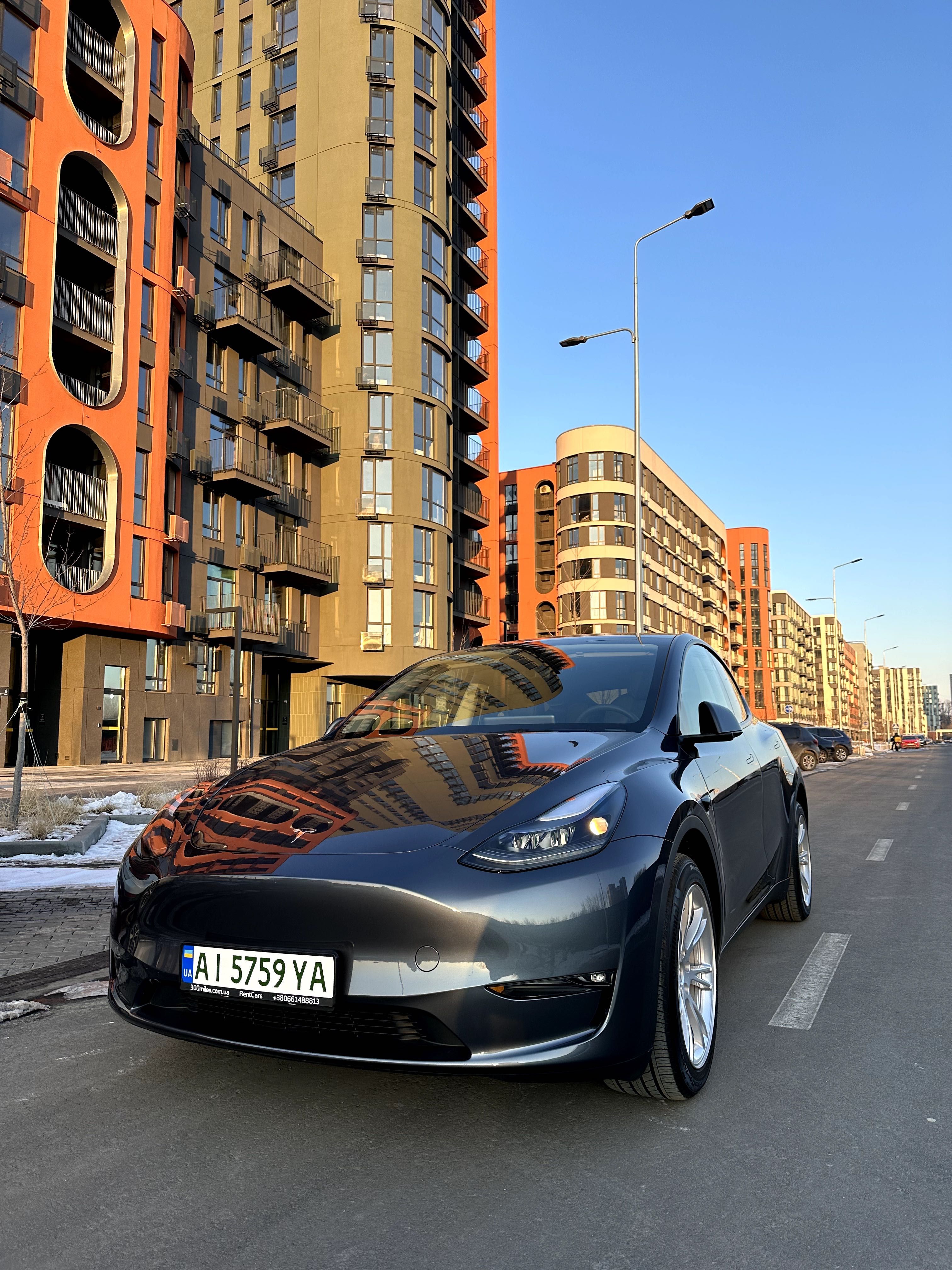 Оренда Tesla Model Y Long Range Dual Motor