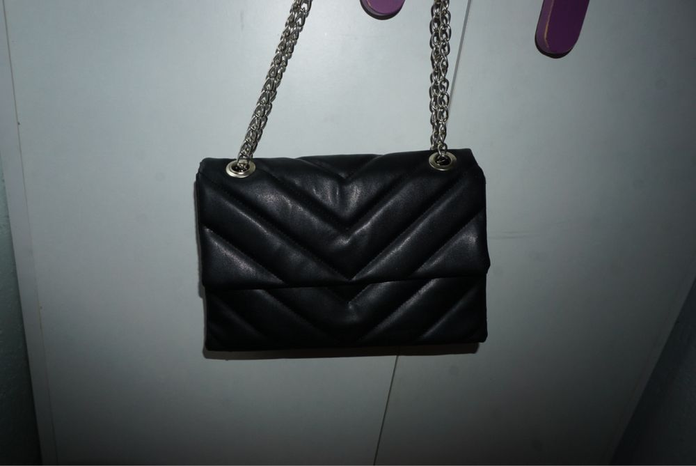 Чорна жіноча сумка