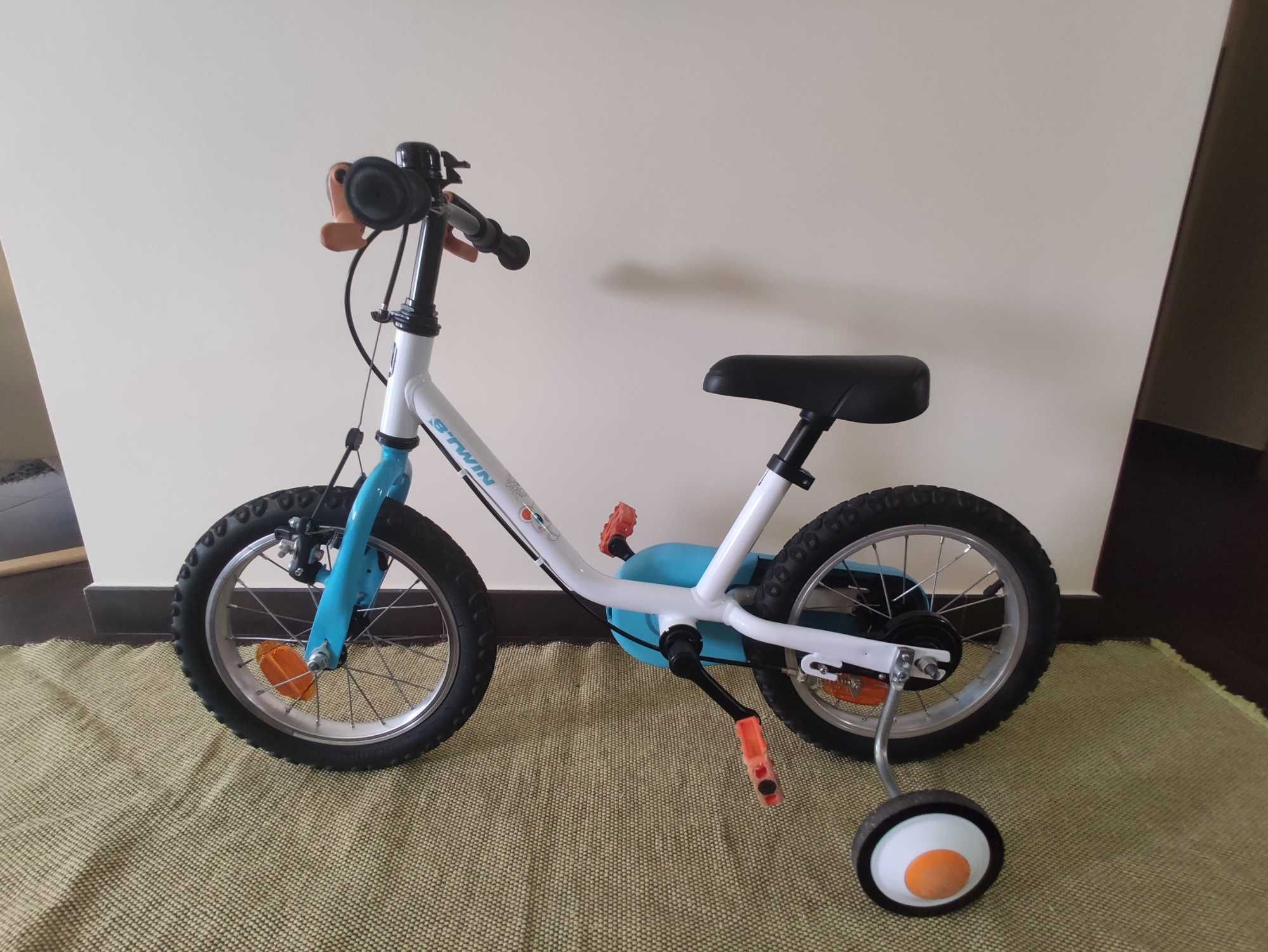 BICICLETA DE CRIANÇA 3-5 ANOS/ trotinete  / baloiço