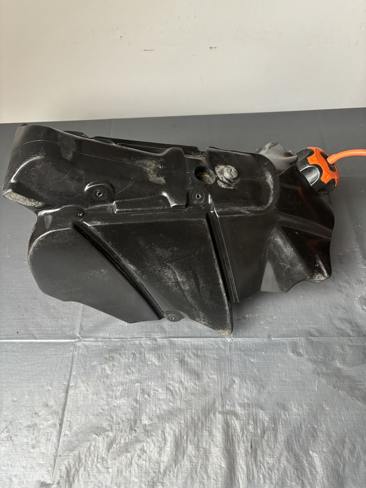 Bak zbiornik powietrza plastik KTM SX450 RFS EXCF 520 525