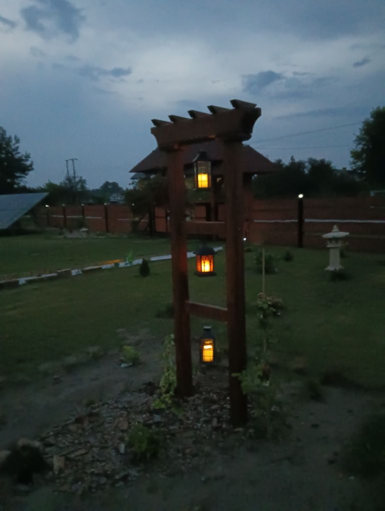 Pergola do ogrodu, stojak na lampiony.