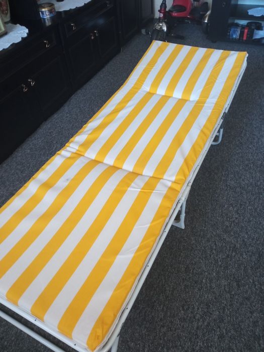 Łóżko polowe,turystyczne z materacem , używane