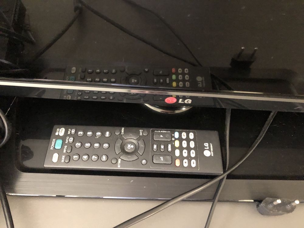 Telewizor LG 42 cale stan dobry, działa, małe ryski