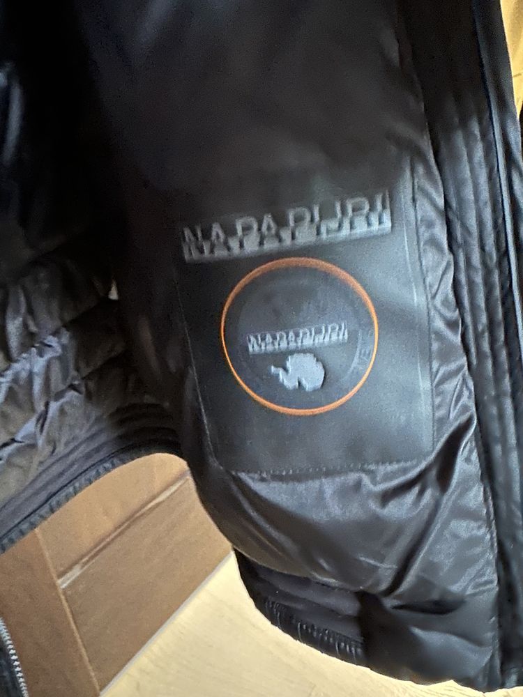 Куртка бренду Napapijri