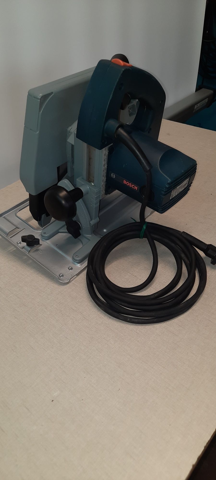Serra circular BOSCH GKS 85 S linha profissional