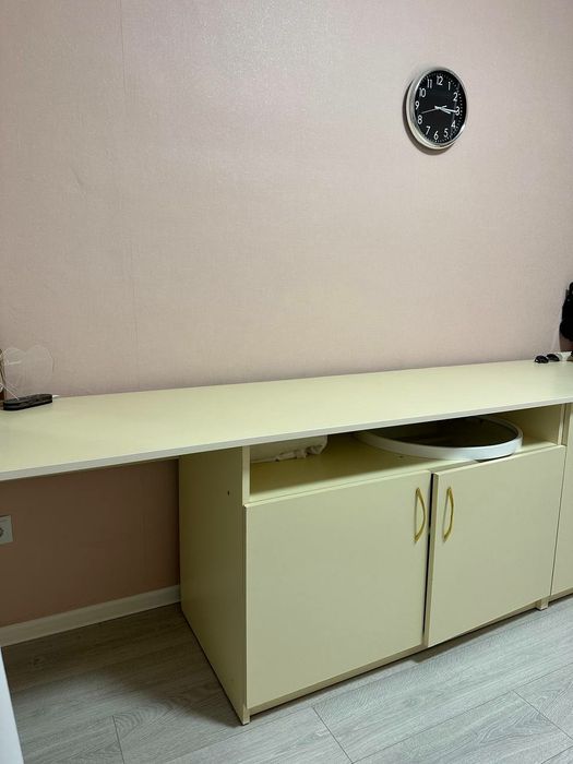 Сучасний якісний стіл