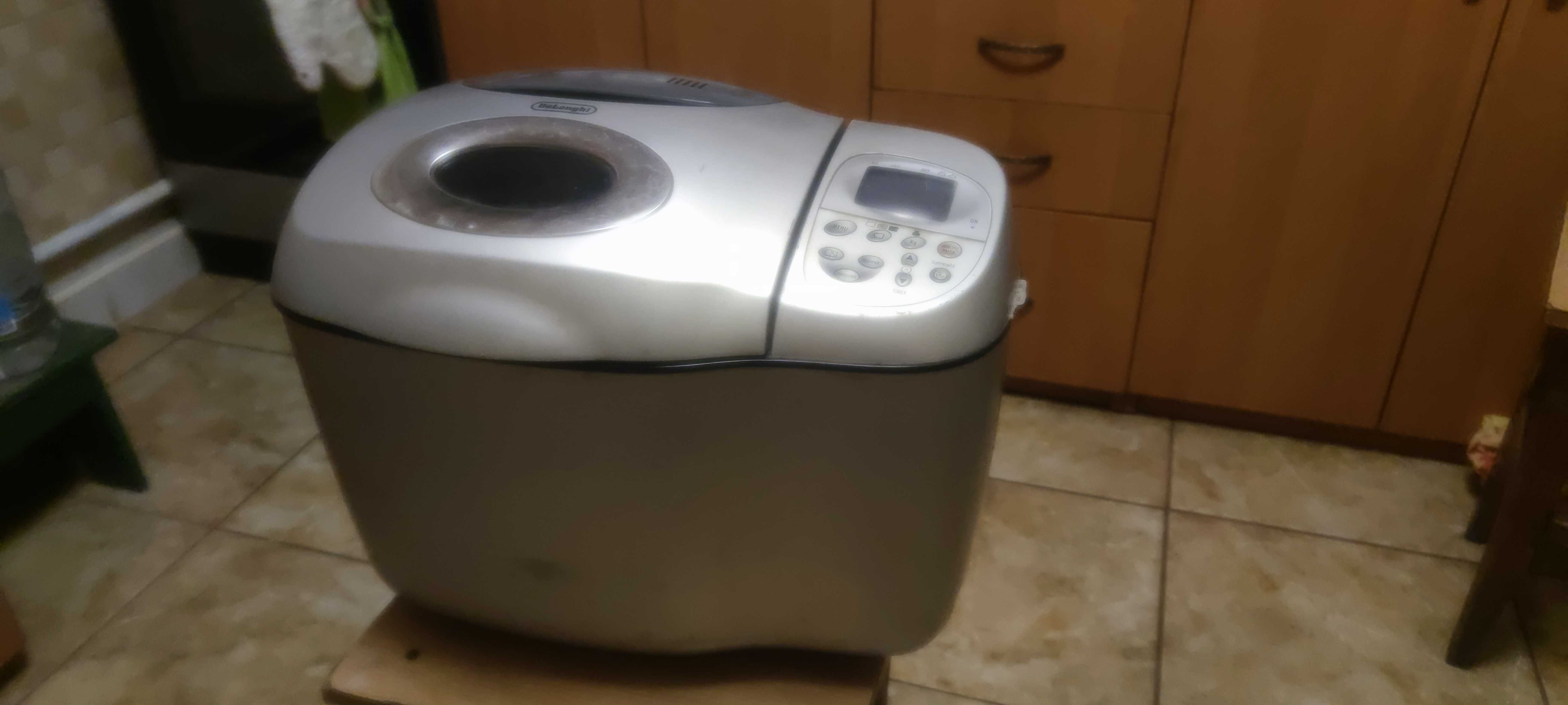 Хлебопечка Delonghi BDM 125S