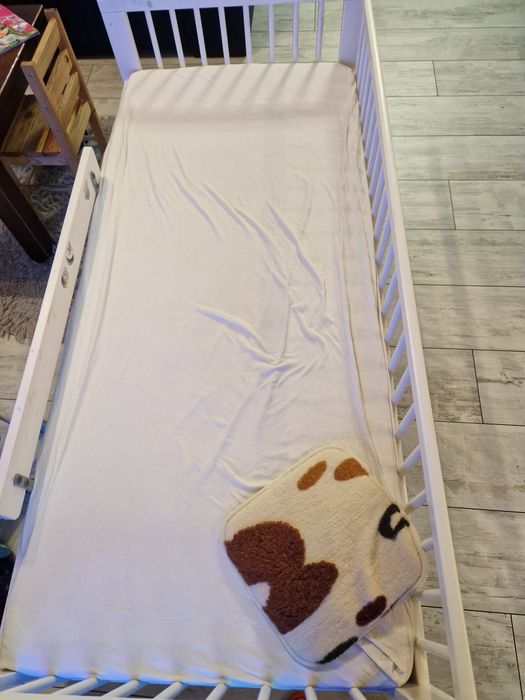 Łóżko dzieciece z materacem