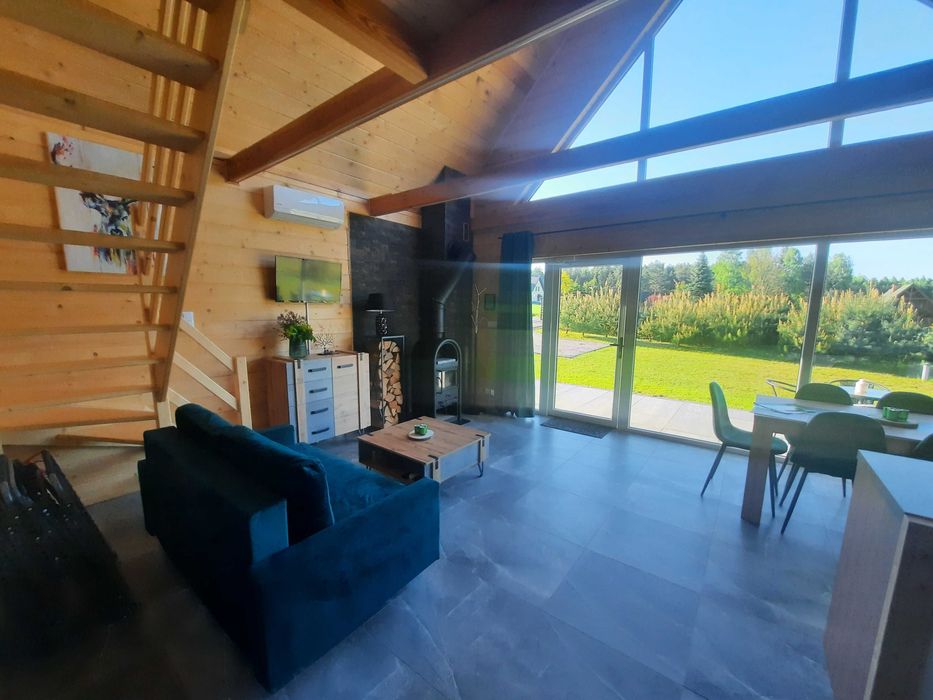 Domek przy lesie na Roztoczu.