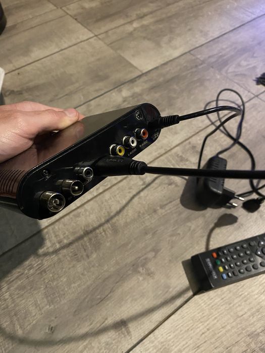 Тв приставка т2  Grunhelm GT2HD-030