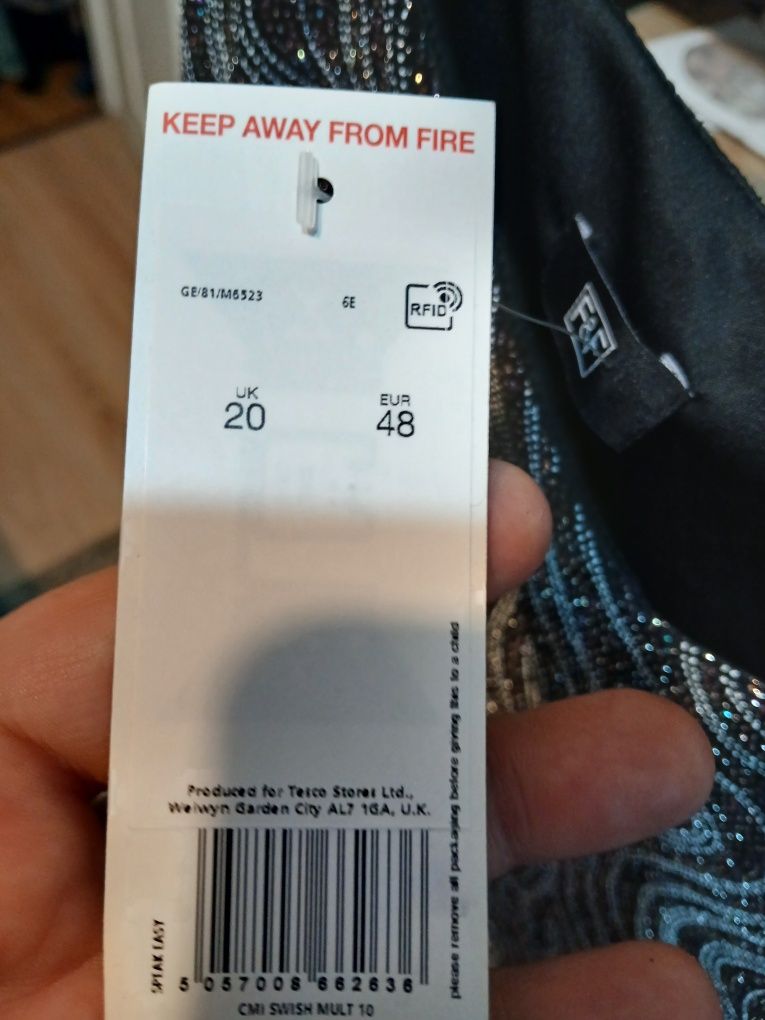 Błyszcząca bluzka na cienkich ramiączkach F&F rozmiar 48